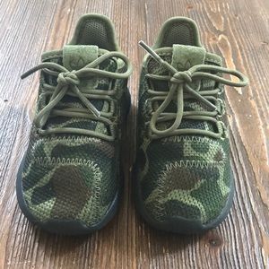 *worn 5 times* Toddler adidas Tubular Shadow Shoes